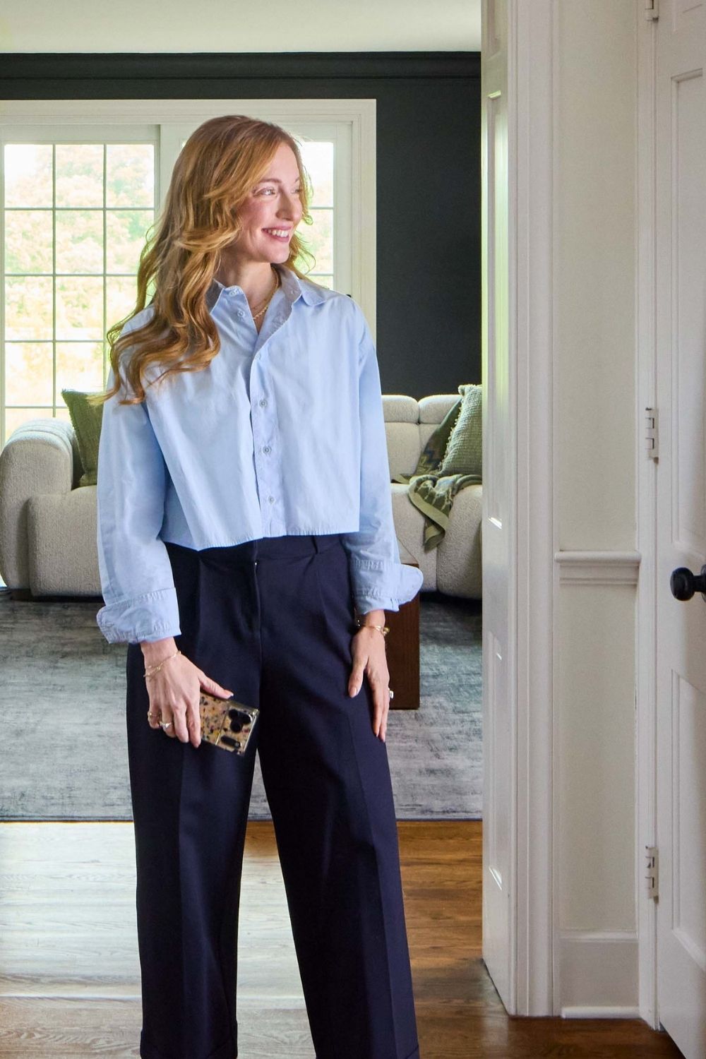 woman_at_home_entry_v